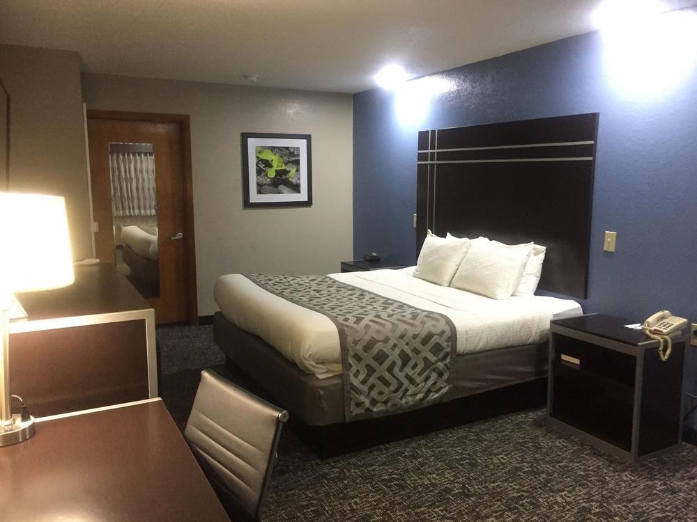 Red Roof Inn & Suites Jackson - Richland מראה חיצוני תמונה
