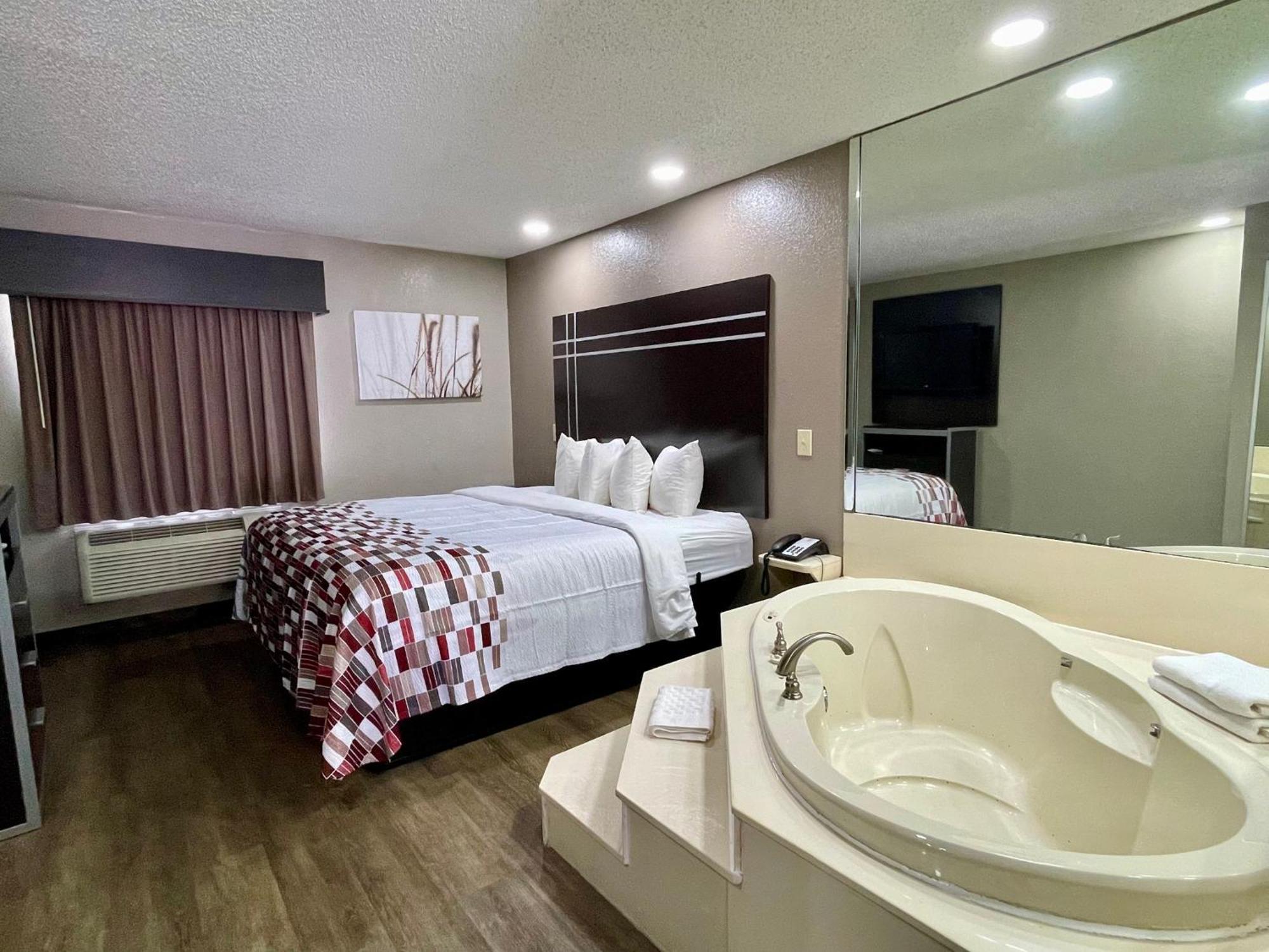 Red Roof Inn & Suites Jackson - Richland מראה חיצוני תמונה