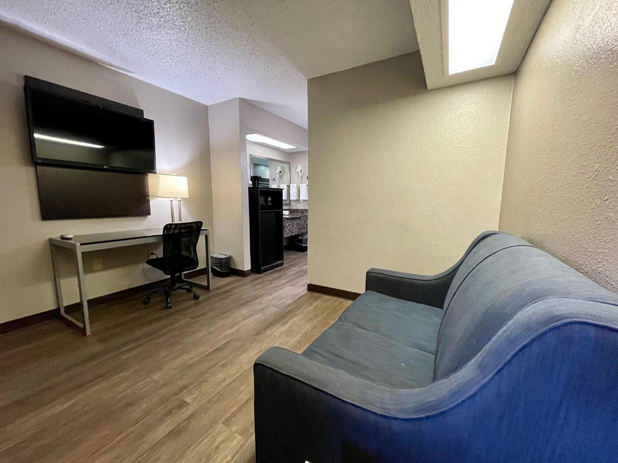 Red Roof Inn & Suites Jackson - Richland מראה חיצוני תמונה