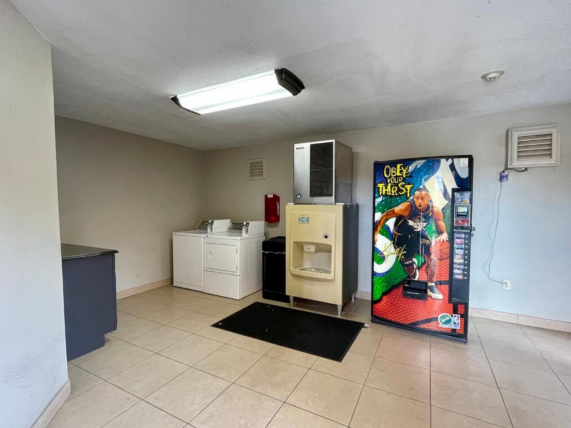 Red Roof Inn & Suites Jackson - Richland מראה חיצוני תמונה