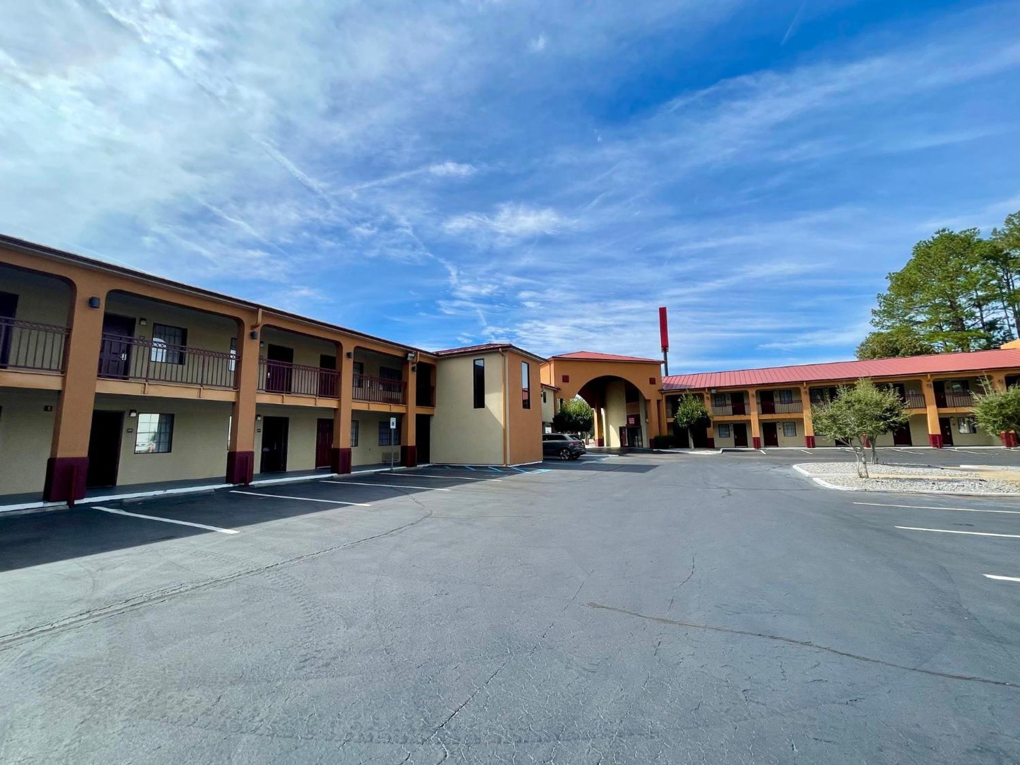Red Roof Inn & Suites Jackson - Richland מראה חיצוני תמונה