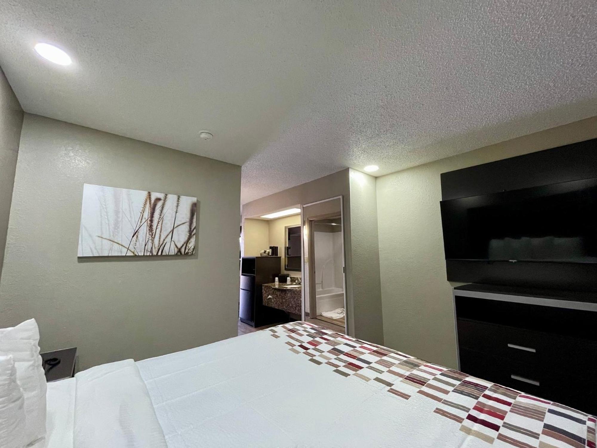 Red Roof Inn & Suites Jackson - Richland מראה חיצוני תמונה