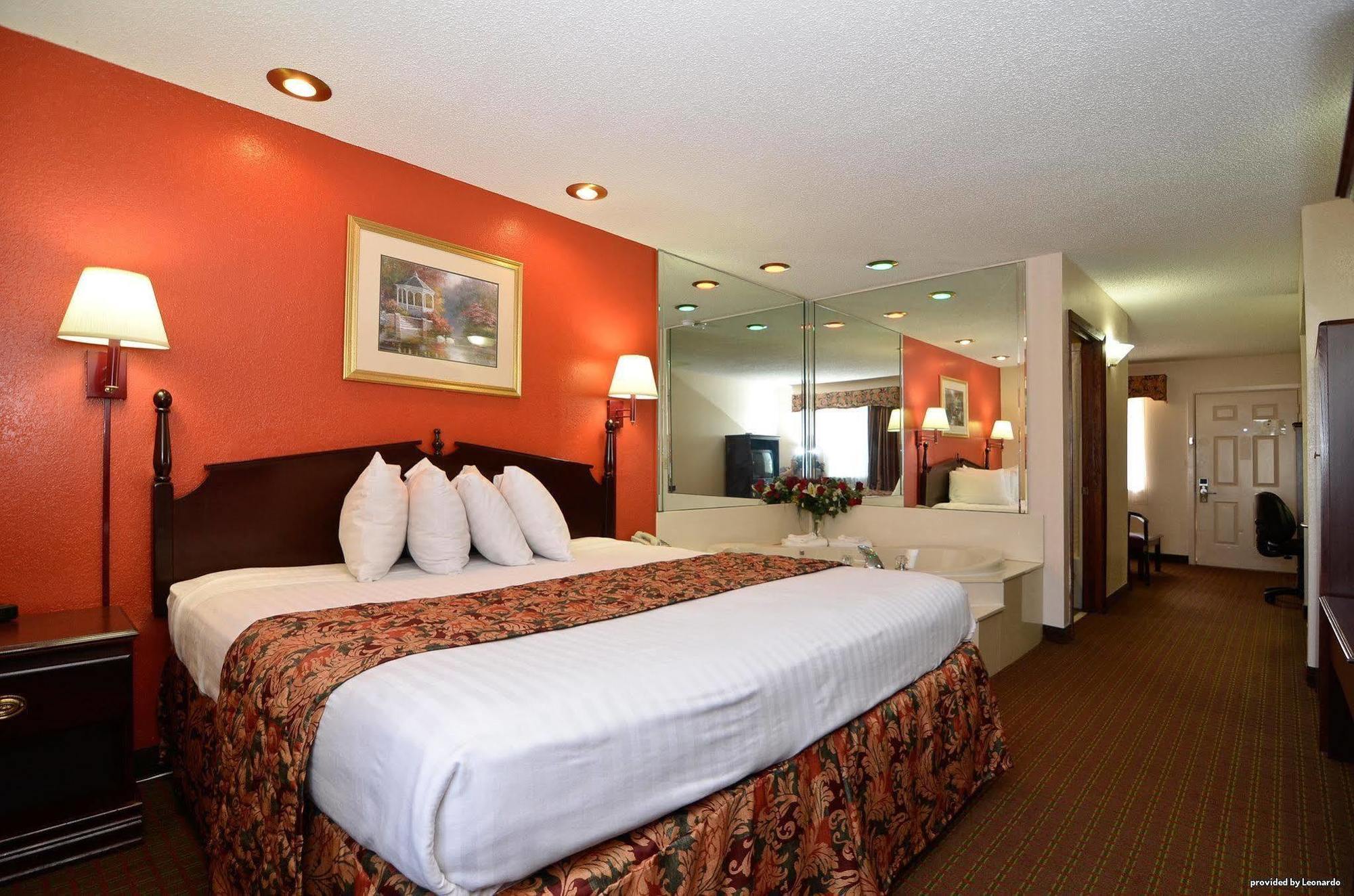 Red Roof Inn & Suites Jackson - Richland מראה חיצוני תמונה