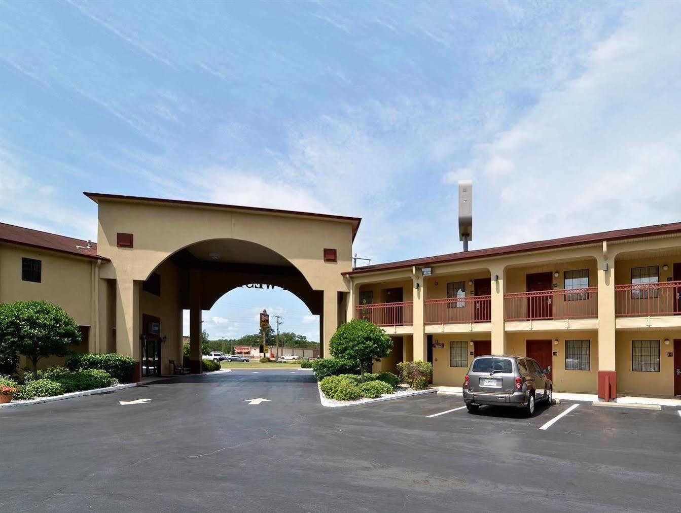Red Roof Inn & Suites Jackson - Richland מראה חיצוני תמונה