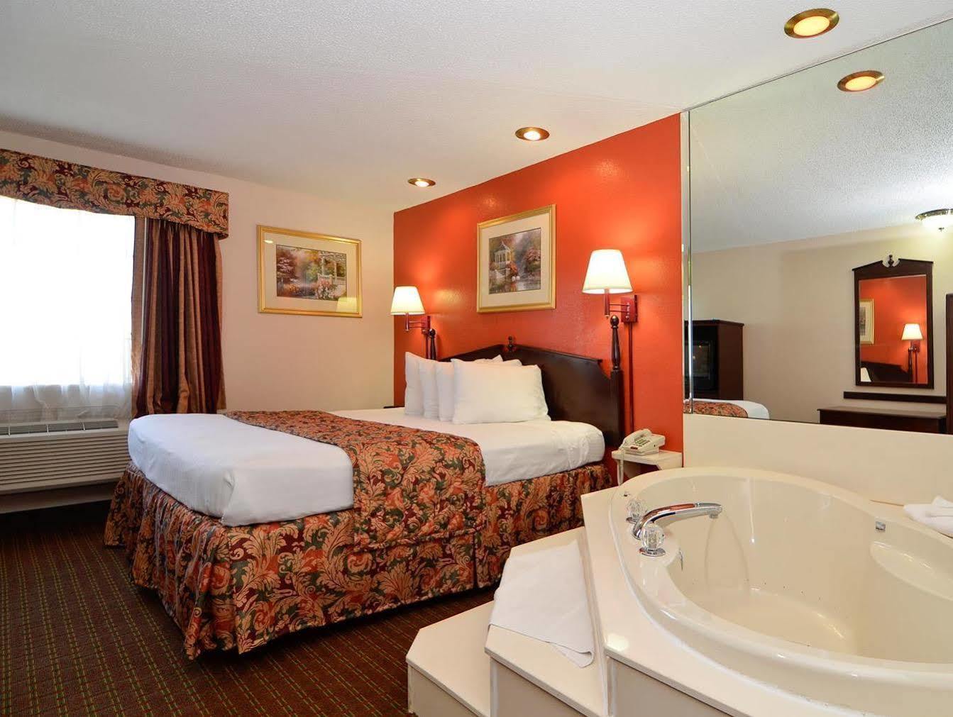 Red Roof Inn & Suites Jackson - Richland מראה חיצוני תמונה
