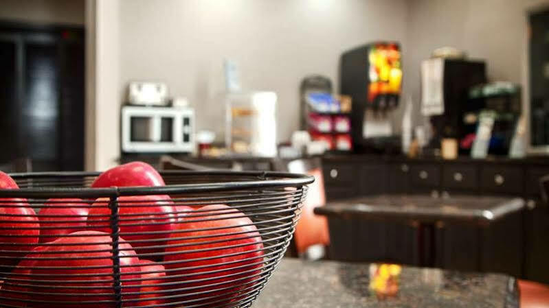 Red Roof Inn & Suites Jackson - Richland מראה חיצוני תמונה