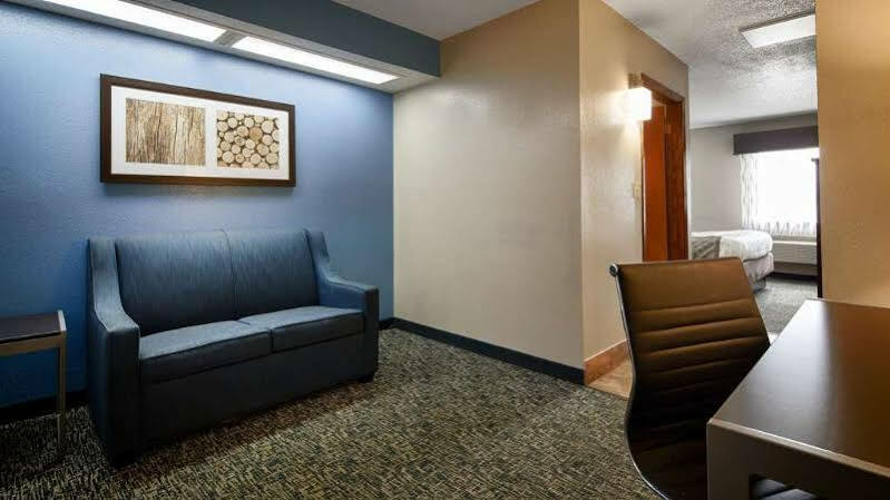 Red Roof Inn & Suites Jackson - Richland מראה חיצוני תמונה